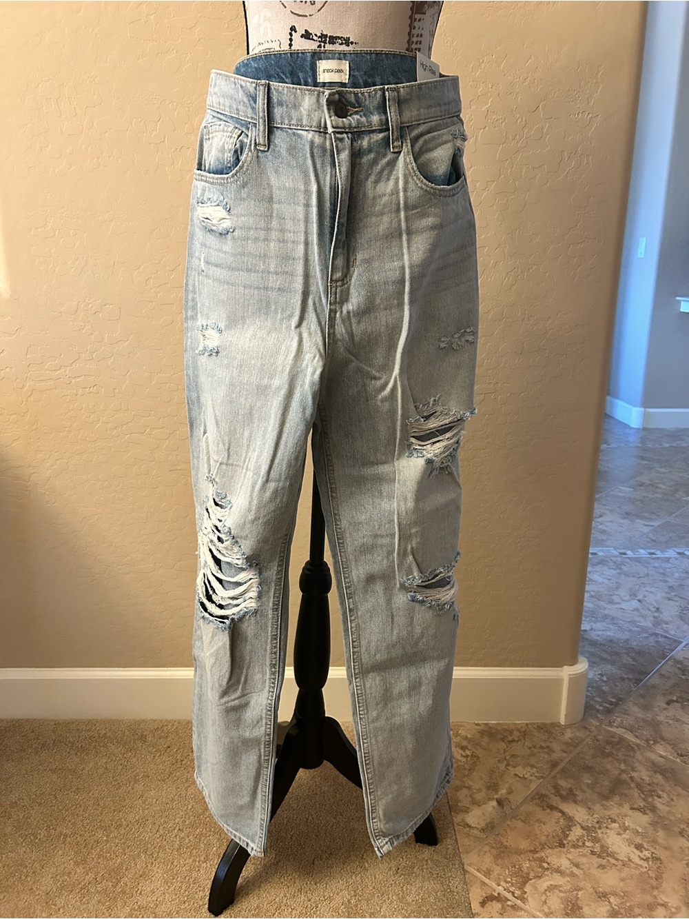 Women’s Sneak Peek Light Blue Distressed Relaxed Jeans size 11